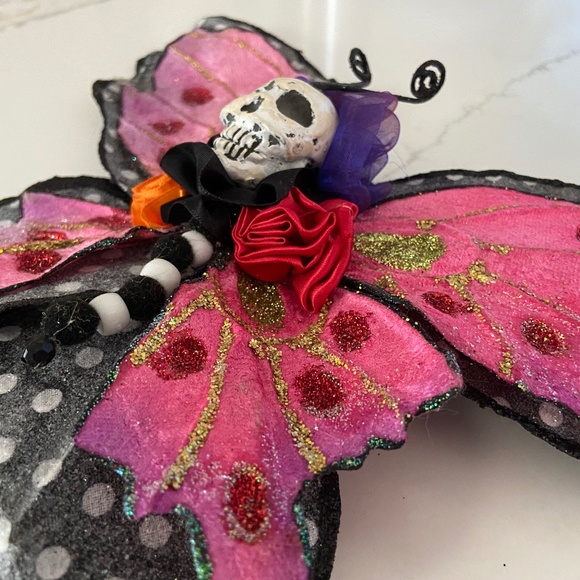 Butterfly Skull Decorative Clip Decor - Picture 4 of 8